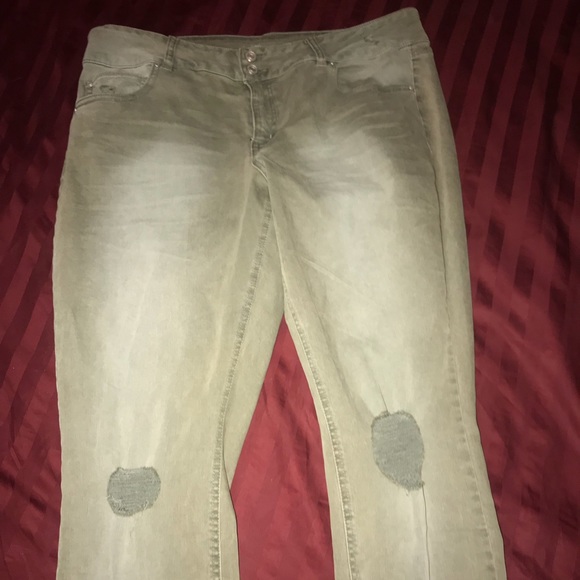 Women clothing for sale! - Picture 3 of 4